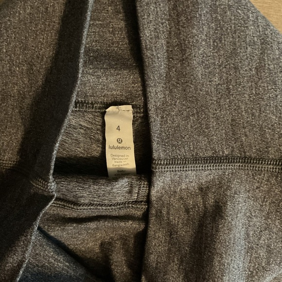LULULEMON GRAY LEGGINGS SIZE 4 - Picture 2 of 4